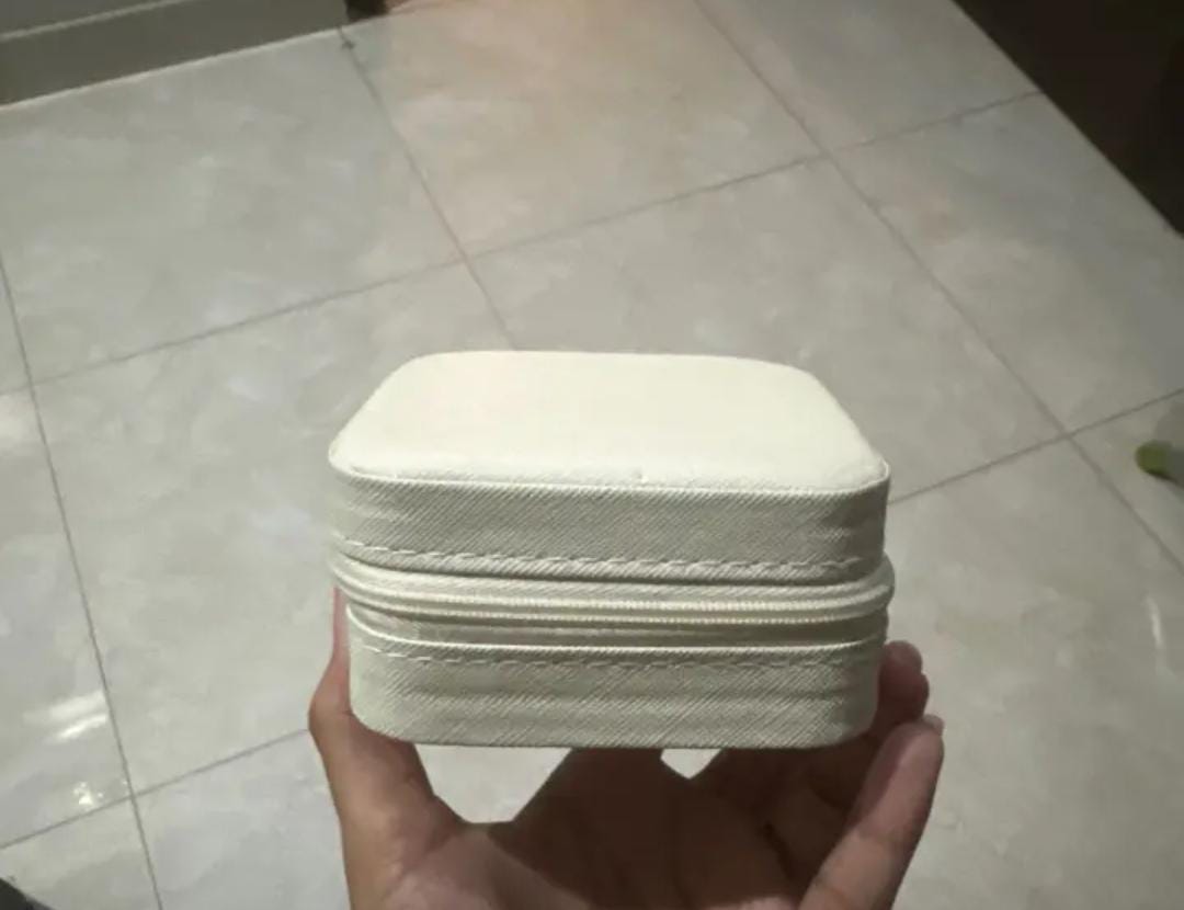 Mini Portable Leather Jewelry Organizer – Travel-Friendly Compact Box